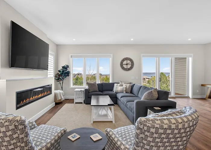 Luxurious 6-Bedroom Home In Bay Harbor With Stunning Amenities!