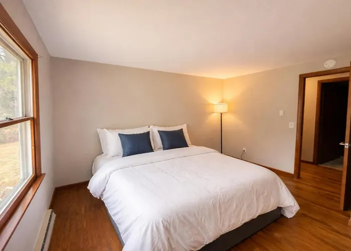 Private Retreat Ranch House In South Amherst