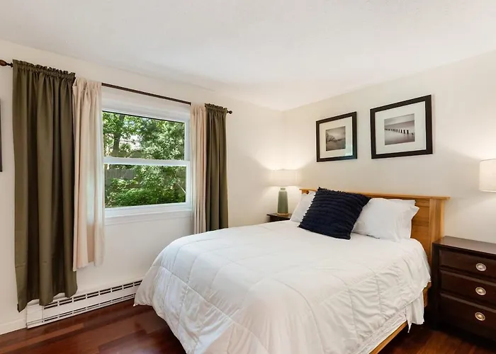 Charming Vineyard Haven Retreat W Heated Pool