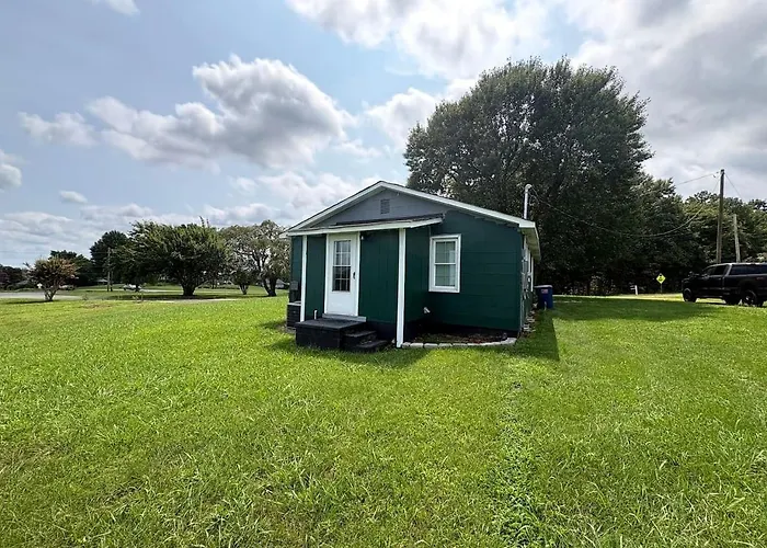 Peaceful Country Retreat With Private Backyard & Fire Pit Near Elkin & Stone Mountain State Park, Nc