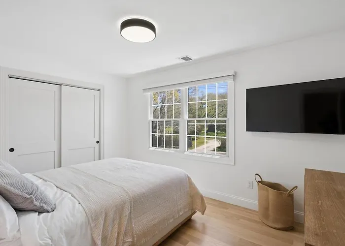 Rove Travel - Harborwood Estate - Elegant Retreat