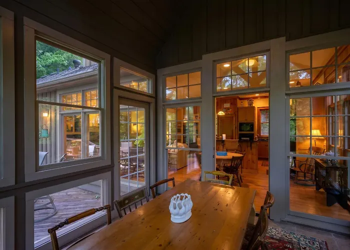 - Dawsonville, Ga - Take In Beautiful Lake Views, Kick Off A Game Of Foosball, Cozy Up By The Fireplace, And Unwind On The Scree