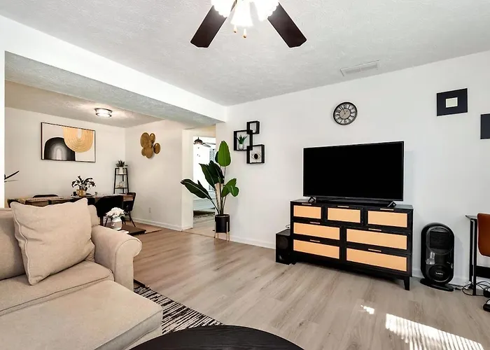 Charming Modern Guest House Near Lake Lanier