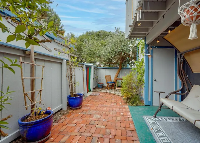Walk To Capitola Village: Condo W/ 2 Surfboards