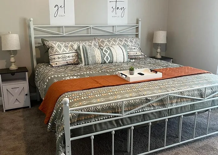 Clemson Football Hideout! 8 Beds! Walk To Campus!