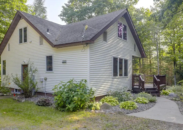 Near Lakes & Trails! Northwoods Retreat