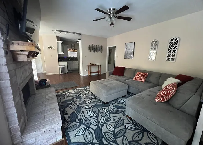 Family-Friendly 4Br Home With Private Pool