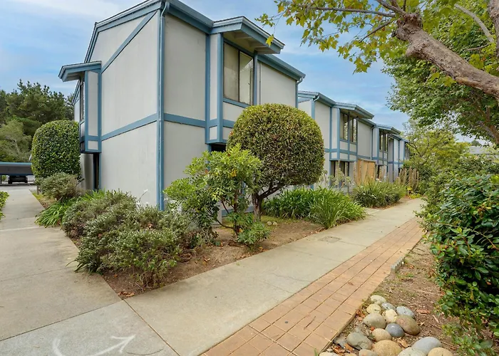 Walk To Capitola Village: Condo W/ 2 Surfboards