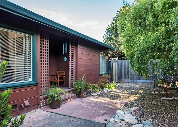 3759 Pacific Grove Retreat
