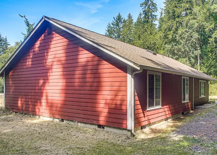 Wooded Retreat 2 Mi To Kitsap Memorial State Park!