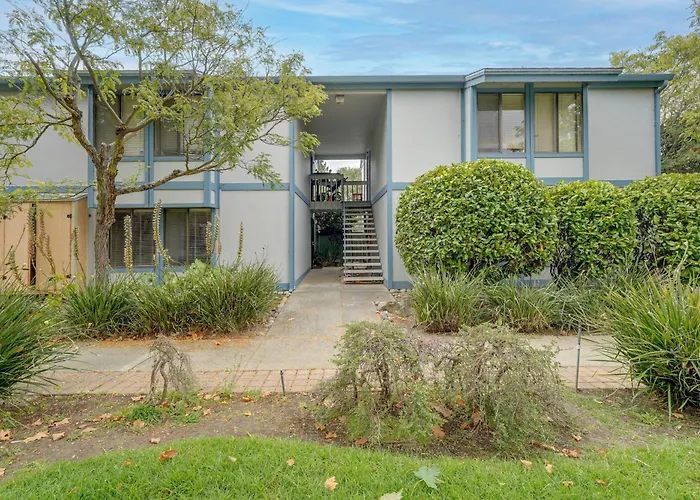 Walk To Capitola Village: Condo W/ 2 Surfboards