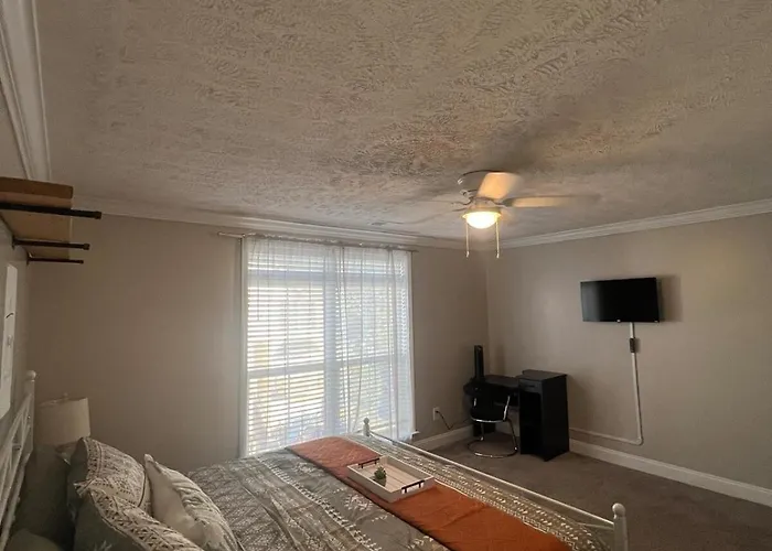 Clemson Football Hideout! 8 Beds! Walk To Campus!