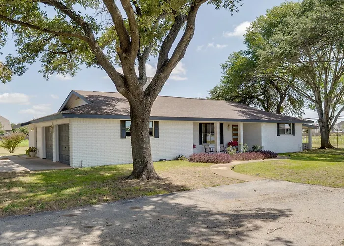 Furnished Patio & Spacious Yard! Seguin Escape