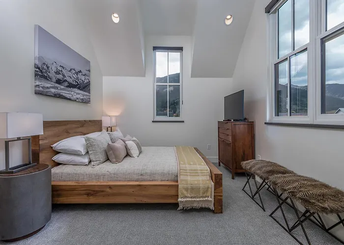 Silverton Summit Retreat