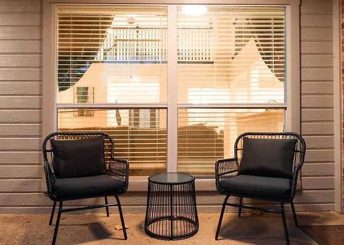 Spacious 5-Bd Ft A Pool Oasis And Bbq Grill