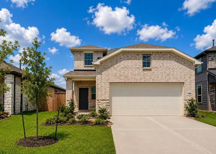 Cozy Conroe Getaway
