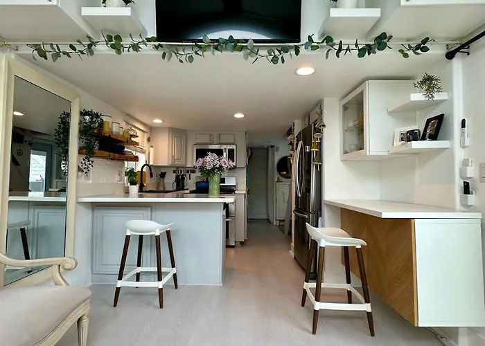 Charming 2 Story Beach Cottage With Private Decks