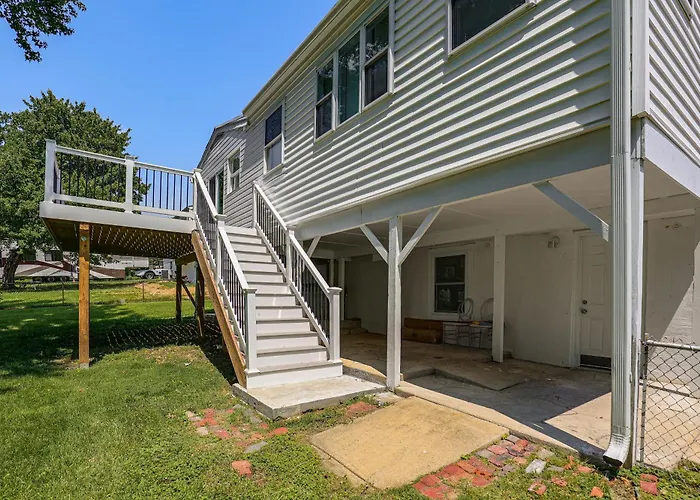 Family Home W/ Fenced Backyard, 16 Mi To Dc!