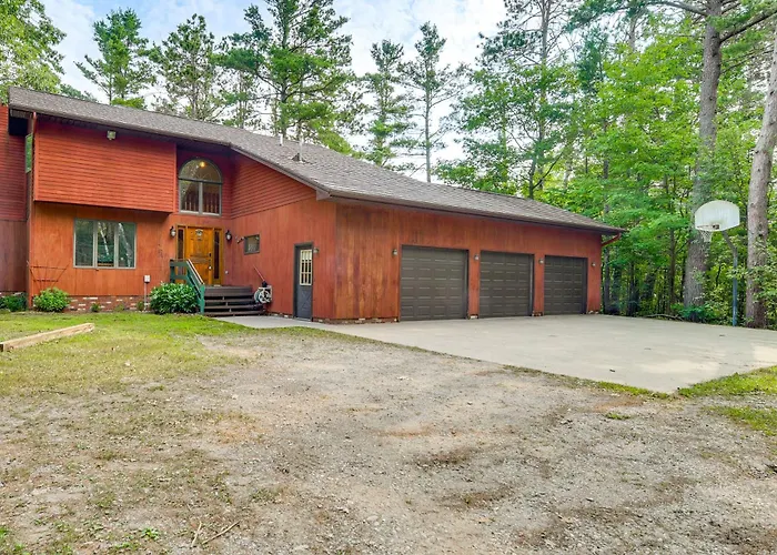 Private Beach On Lake Huron! Group Retreat W/ Deck