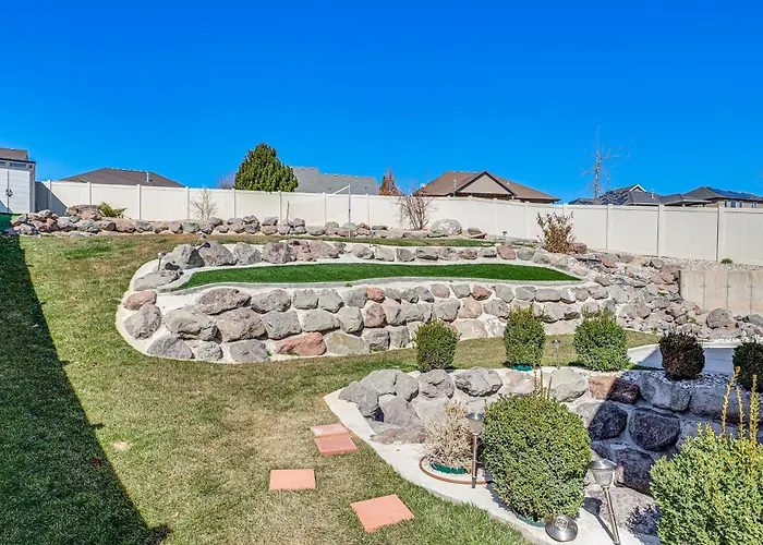 Patio & Mtn Views! Group Getaway In South Jordan