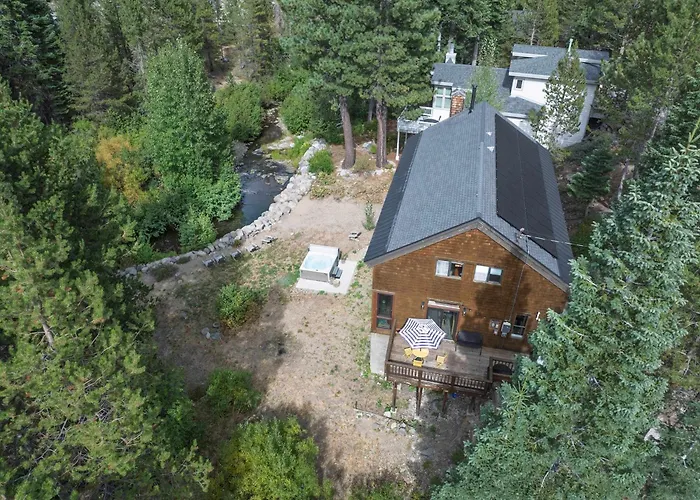 The Wildhaus Dog Friendly Creekside Hot Tub Chalet
