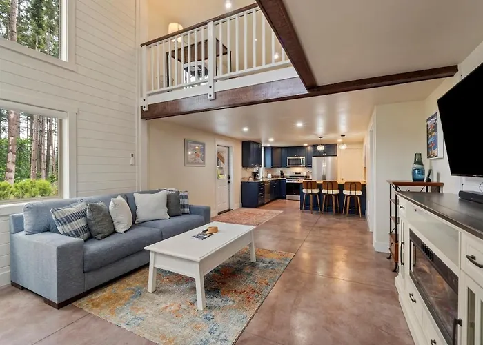 Cozy Island Escape, Patio, Central To Beaches