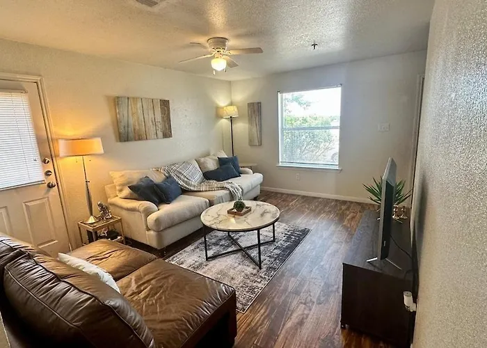 Comfort Townhouse 3 Rooms 2 Baths Entire Home Pet Friendly