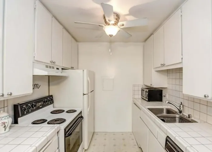 Coastal One Bedroom Retreat Near Hermosa Beach