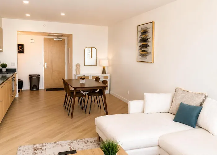 Hollywood Skyline 1Br Apartment With Rooftop Pool & Gym