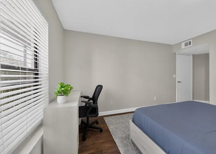 Comfortable Modern Home With Resort Amenities