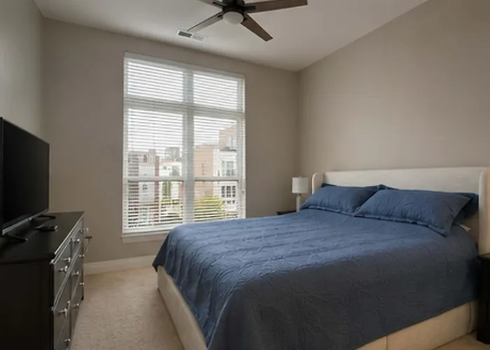 Modern 1Br Bridge Park In Dublin With Balcony And Pool