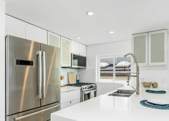 Ocean View Two Bedroom Home Near The Beach