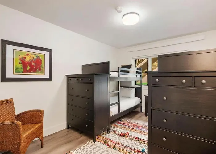Modern Village Condo Near Ski Lifts