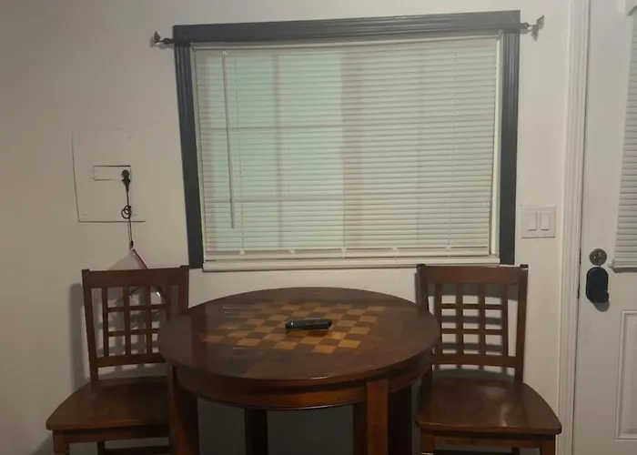 Cozy Studio Near Hwy 99