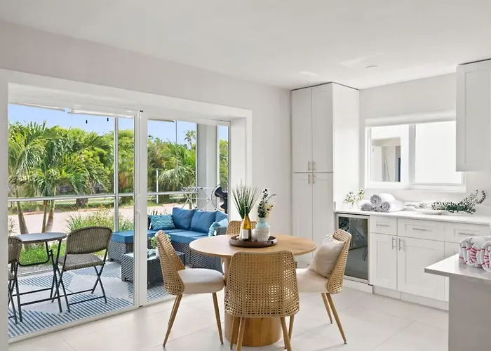 Sanibel Arms C1 - Gulf Access And Steps To The Beach