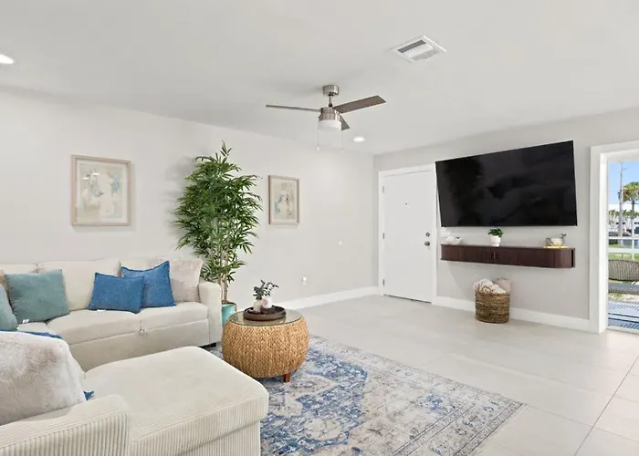 Sanibel Arms C1 - Gulf Access And Steps To The Beach