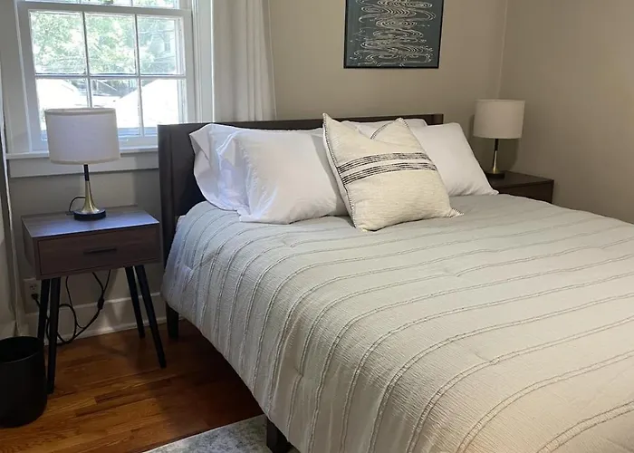Cozy Coach House