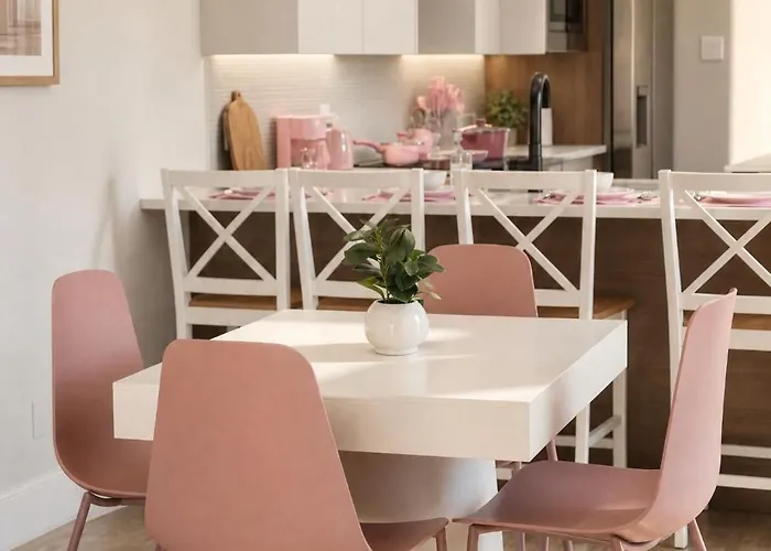 Pink Paradise Chic 2Bd Townhouse