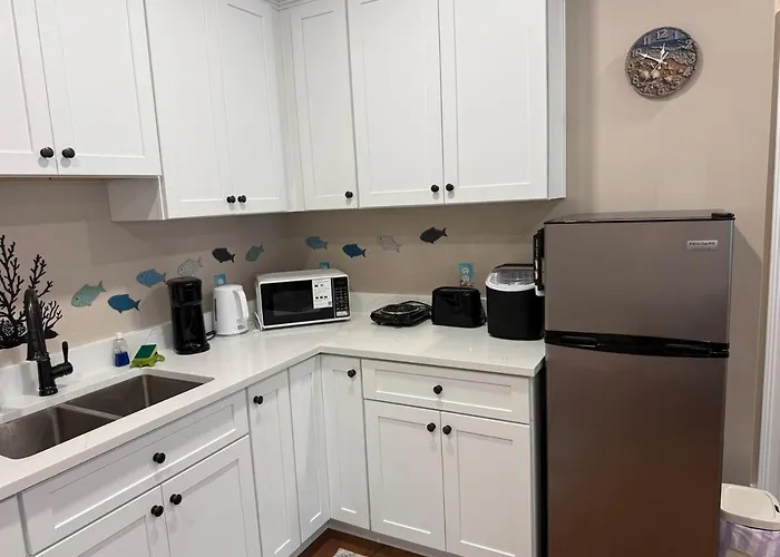 Beach-Themed Cozy Suite