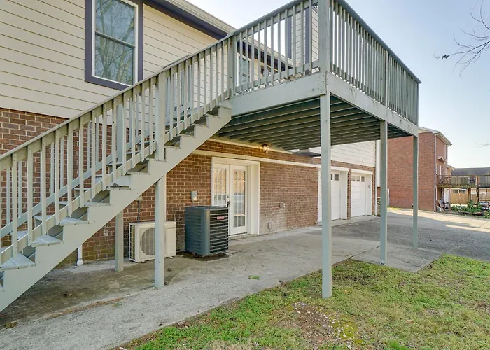 Spacious 1-Bedroom Apartment With Ac & Laundry In Franklin