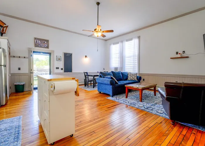 Near Bates & Bowdoin Colleges + Local Nature Park!
