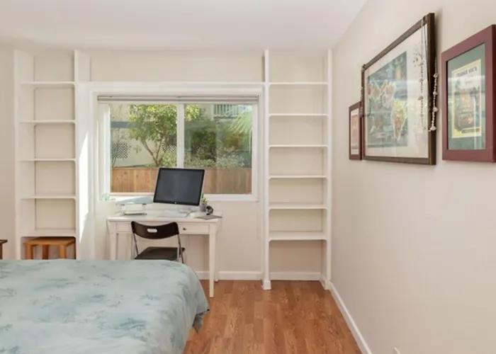 Bright Two Bedroom Retreat Near Hermosa Beach
