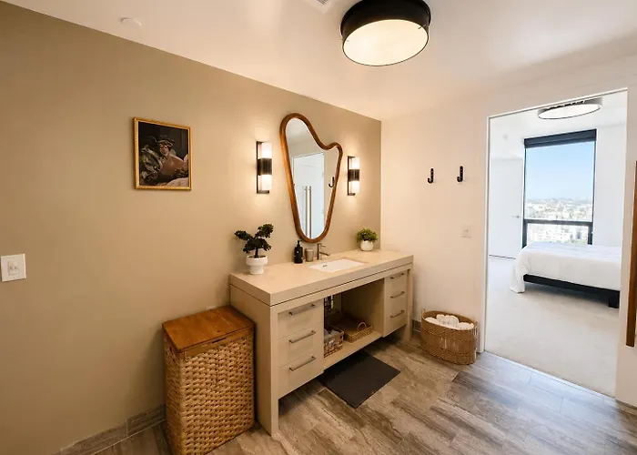 Hollywood Skyline 1Br Apartment With Rooftop Pool & Gym