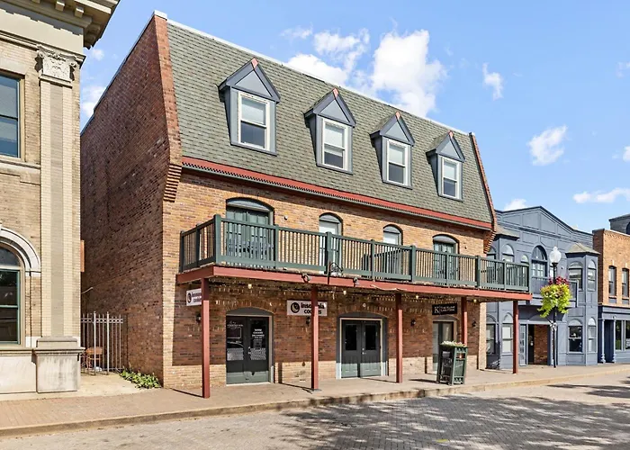 Main Street 2Br - Walk To Dining & Riverfront