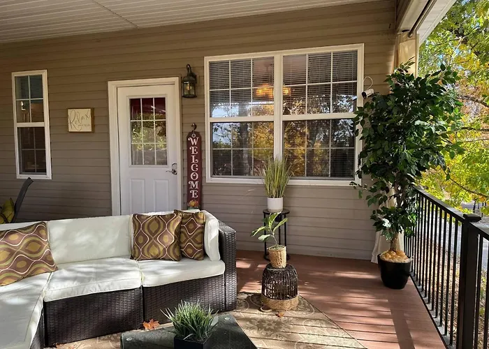 Open Aug Dates! 2 Beds W/ Hottub & Lake View