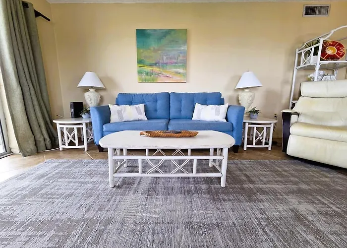Beachfront Ocean-Views Condo, Balcony! Pool, Bbq
