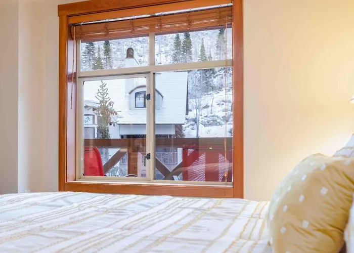 Powderhorn Suite-Ski Out Hot Tub W Mountain View