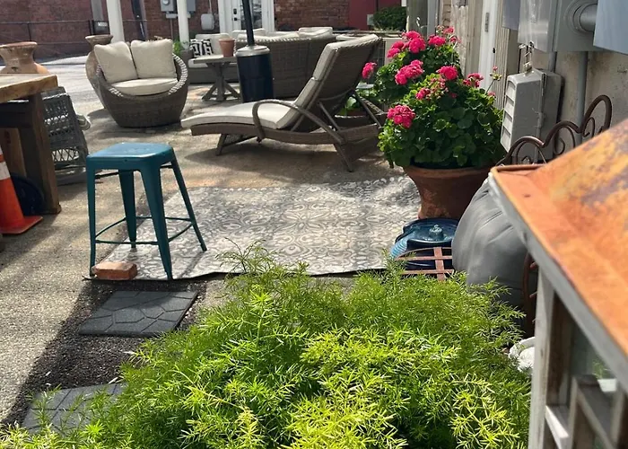 Studio 4 Deluxe 1 Bedroom Apartment Historic Downtown Location