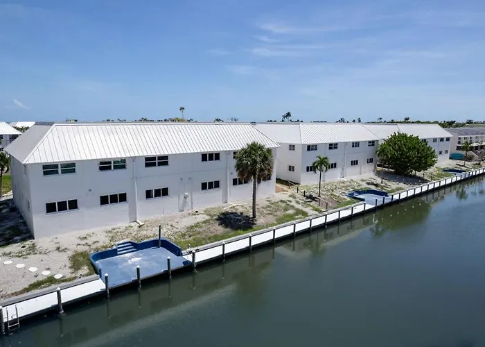 Sanibel Arms C1 - Gulf Access And Steps To The Beach