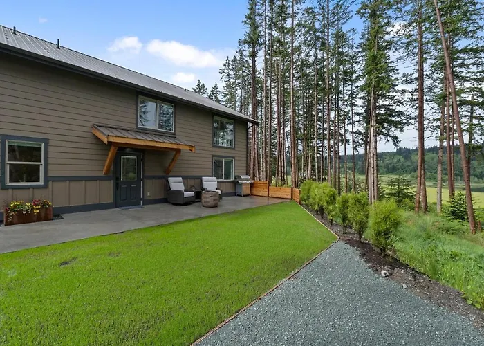 Cozy Island Escape, Patio, Central To Beaches